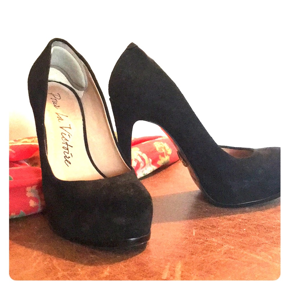 Pour La Victoire Platform Heels